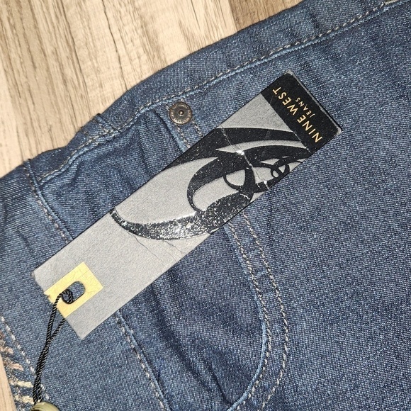 Nine West Jeans Size 6 /27 Inseam 32' NWT Dark Wash Bootcut Flare - Picture 4 of 8